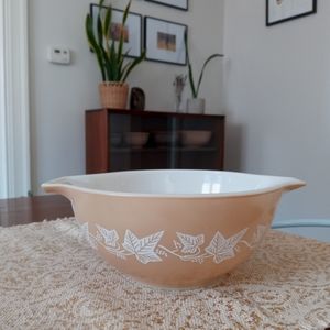 Vintage Pyrex sandalwood Cinderella bowl 442